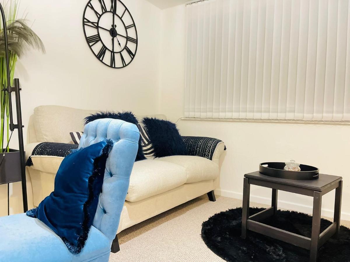 Lovely 1 Bed Home Near Hospital, With Parking & Garden Work Contractor Leisure, Sapphire Cambridge  Exterior photo